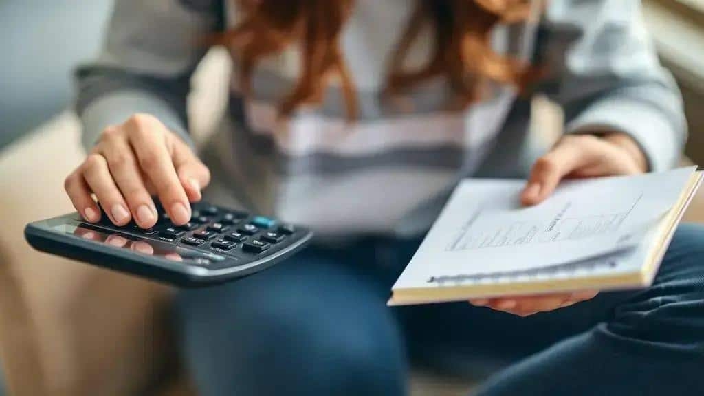 How to budget money effectively: A simple guide